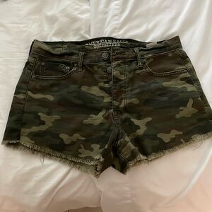 Like new American Eagle camo shorts